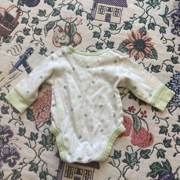 3/$15 SALE The Children’s Place Green Dog Paw Print 3-6 Months Bodysuit - Picture 4 of 4